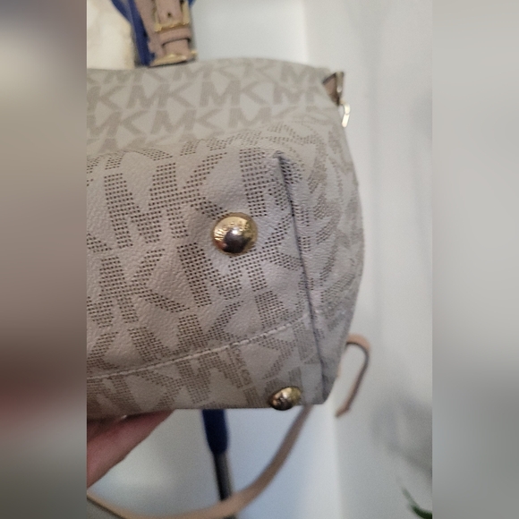 Michael Kors Jet Set Tote Bag - Picture 13 of 16